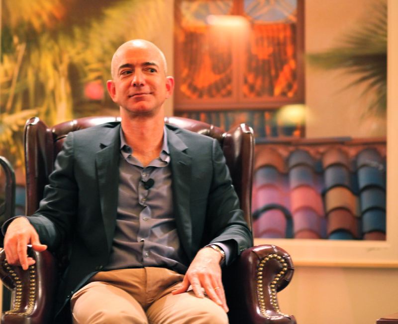 jeff bezos amazon consegna marijuana per errore